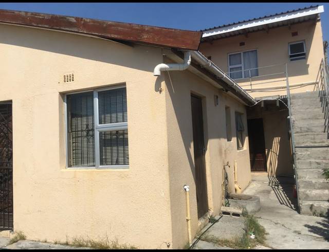 2 BEDROOM FREEHOLD FOR SALE IN EKUPHUMLENI
